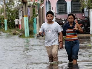 Удары урагана "Дин" по полуострову Юкатан, судя по поступающей информации, не привели к человеческим жертвам