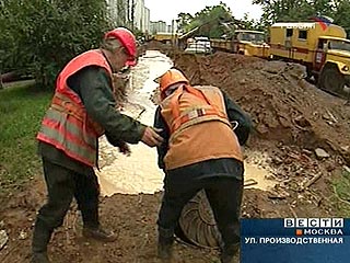 Движение на Боровском шоссе на западе Москвы перекрыто из-за прорыва водопровода