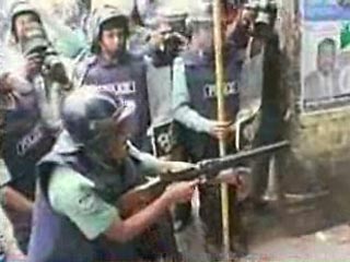 Студенческие беспорядки в Бангладеш: власти закрыли вузы и ввели комендантский час