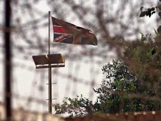 Британцы постепенно передают иракским войскам контроль над Басрой