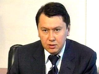 По сведениям из казахстанских источников,  Рахат Алиев после нескольких лет руководящей работы в органах налоговой полиции возглавил в сентябре 1999 года алма-атинский департамент КНБ, а с июня 2000 года стал и заместителем председателем спецслужбы, котор