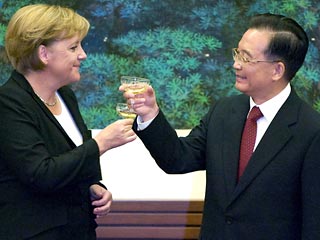Немцы и китайцы вместе спляшут "Ромео и Джульетту" - в Китай прибыла Ангела Меркель