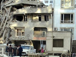 В одном из центральных районов Баку во вторник обрушился 14-этажный дом