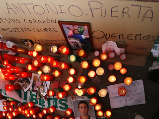 Похороны испанского футболиста Антонио Пуэрты приобретают общенациональный масштаб