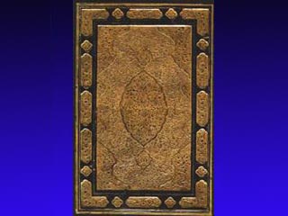 Оригиналом "золотого издания" послужила древнейшая рукопись мусульманской священной книги, известной под названием "Коран Усмана"
