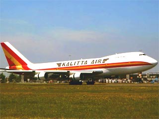 Грузовой Boeing-747 совершил в Хабаровском аэропорту аварийную посадку без двух резиновых протекторов на стойке одного из шасси