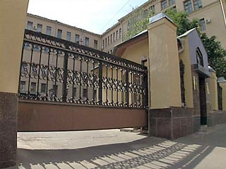 Пожилой уроженец Владикавказа вошел в приемную Генпрокуратуры в пятницу около трех часов дня, посидел там несколько минут и ударил себя ножом в горло
