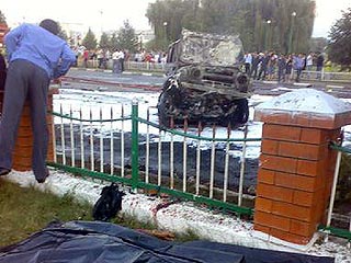В Назрани возле городского дома культуры прогремел мощный взрыв в момент, когда мимо проезжал УАЗ с военнослужащими