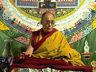 Большинство тибетцев верят в то, что Далай Лама после смерти реинкарнируется, его душа вселяется в другое тело