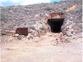 Две девочки, 10 и 13 лет, найдены на дне рудника в штате Аризона (США)