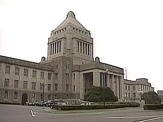 В Японии через неделю после реорганизации кабмина произошли две скандальные отставки