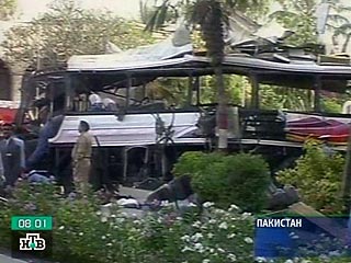 Два теракта произошли в пакистанском городе Равалпинди. Одной из бомб подорван автобус, доставлявший служащих на работу. По разным данным, называют от семи до 35 погибших