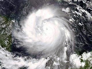 Ураган "Феликс" обрушился во вторник на атлантическое побережье Никарагуа, неся с собой проливные дожди и ветер скоростью 260 км/час. Такая интенсивность соответствует пятой наивысшей категории по международной шкале Саффира-Симпсона