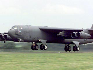 Американский бомбардировщик В-52, перелетавший с одной военной базы на другую, по ошибке экипировали пятью ядерными боеголовками