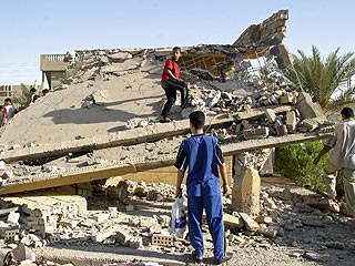 В результате налета, предпринятого американскими ВВС на один из районов Багдада, 14 человек погибли и девять были ранены, разрушено пять домов