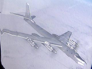 Группа из восьми российских стратегических бомбардировщиков Ту-95 обнаружена над Баренцевым морем близ норвежского воздушного пространства