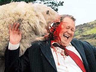 На экраны Москвы вышел старомодный и кровавый ужастик "Паршивая овца" режиссера Джонатана Кинга о взбесившихся овцах-мутантах, нещадно пожирающих людское поголовье Новой Зеландии
