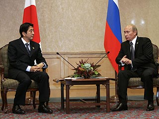 Россия заинтересована в том, чтобы в ходе переговоров искать такие развязки, которые позволят выйти на заключение мирного договора с Японией