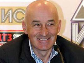 Новым главным тренером подмосковных "Химок" стал сербский специалист Славолюб Муслин. 54-летний тренер был уже представлен игрокам подмосковной команды, которые сейчас находятся на сборе в Австрии