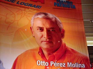 В первом туре президентских выборов в Гватемале победил бывший генерал Отто Перес Молина