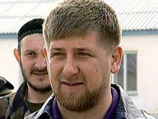 Президента Чечни Рамзана Кадырова не устраивает вызывающий внешний вид работниц госучреждений: на совещании в Грозном он потребовал от женщин соблюдать моральные нормы