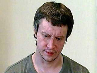 Подозреваемый в убийстве около 50 человек Александр Пичушкин, известный как "битцевский маньяк", отказался на суде от услуг одного из своих адвокатов