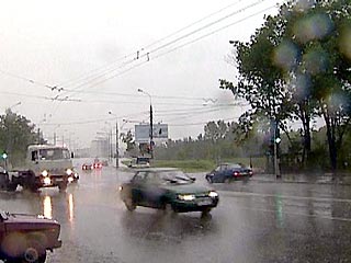 Подошедший к Москве южный циклон снова принесет дождливую погоду. Как сообщили в Росгидромете, в течение суток ожидается облачная погода с прояснениями, местами кратковременные дожди