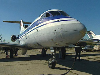 В Корякии Як-40 совершил вынужденную посадку из-за попавшей в двигатель птицы