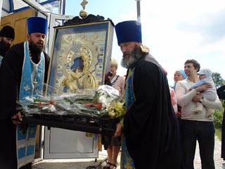 Российская святыня в субботу прибыла спецрейсом во Владивосток из Южно-Сахалинска