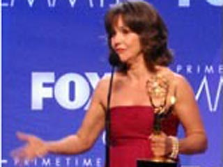 Вручение телепремии Emmy в США запомнилось скандалами. Речь актрисы оборвали из-за слов "чертовы войны"