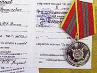 В Калининграде награждены медалями школьники, выследившие рецидивиста