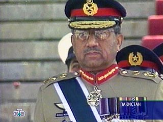 Нынешний президент Пакистана Первез Мушарраф ранее пообещал, что в случае переизбрания покинет пост главнокомандующего вооруженными силами страны.