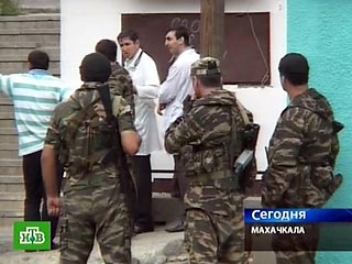 В Махачкале спецназ штурмует дом с двумя боевиками