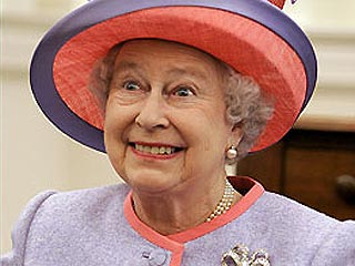 Королева Великобритании Елизавета II недавно выиграла в школьную лотерею, однако до сих пор не пришла за своим призом