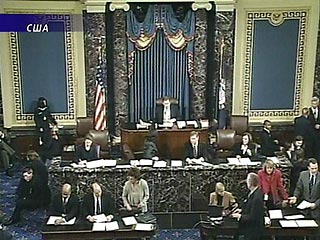 Сенат США в пятницу второй раз за сутки отказался поддержать демократов в их стремлении свернуть войну в Ираке. Если накануне не прошла законодательная мера, предусматривающая прекращение к июню 2008 года финансирования боевых операций