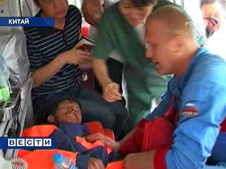 Российский спортсмен-рафтер Александр Паутов на китайском военном вертолете прибыл сегодня в город Хотан