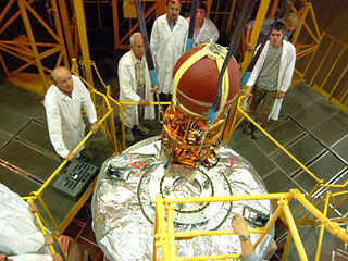 Главной целью эксперимента YES-2 является демонстрация технологии оперативного возвращения на Землю небольших полезных нагрузок при помощи тросовой системы - так называемая технология "космической почты"