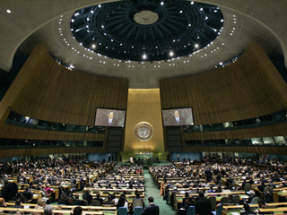 Во время выступления иранского лидера в зале ГА ООН отсутствовала делегация Израиля. На месте делегации США присутствовал только младший дипломат американской миссии
