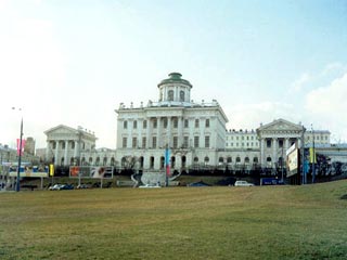 1 октября после длительной реставрации открывается один из красивейших памятников архитектуры Москвы - знаменитый Дом Пашкова