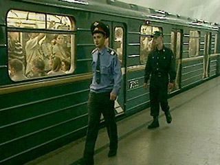 В московском метро милиционеры задержали безработного с тремя пистолетами