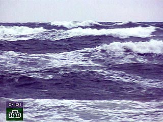 На поиски судна отправили вертолет, который в районе Рыбновского побережья обнаружил два спасательных плота