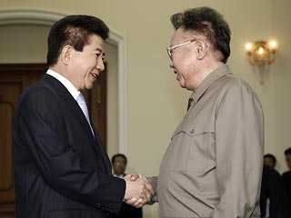 Руководитель КНДР Ким Чен Ир в среду предложил президенту Южной Кореи Но Му Хену продлить визит и остаться в Пхеньяне до пятницы. 