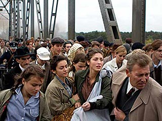 Командование польской армии обязало военнослужащих посмотреть новый фильм режиссера Анджея Вайды "Катынь", повествующей о расстреле пленных поляков в СССР