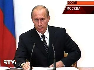The Times предлагается "оставить Путина в покое" и "не бить его линейкой по пальцам". Аргумент простой - президент "спас Россию от катастрофы"