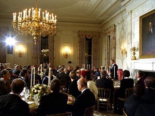 Гостей президента угощали тыквенным супом, каре ягненка и пахлавой