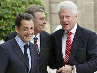 Президент Украины Виктор Ющенко, находящийся с визитов во Франции, встретился вечером в пятницу в Елисейской дворце с президентом Франции Николя Саркози