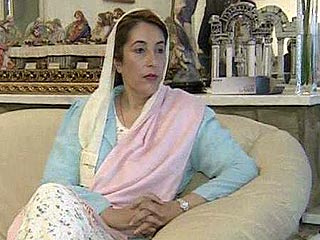 Экс-премьер Пакистана Беназир Бхутто возвращается из изгнания