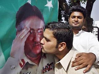 Первез Мушарраф переизбран на пост президента Пакистана