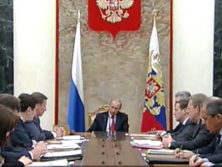 Беспрецедентный рост цен на продукты питания в России стал главной темой на встрече президента Путина с кабинетом министров в понедельник