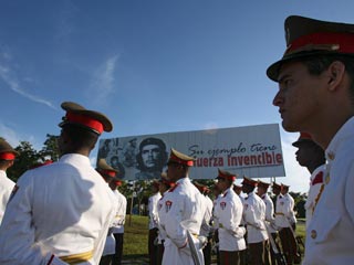 На Кубе память Эрнесто Че Гевары почтили 10 тысяч человек